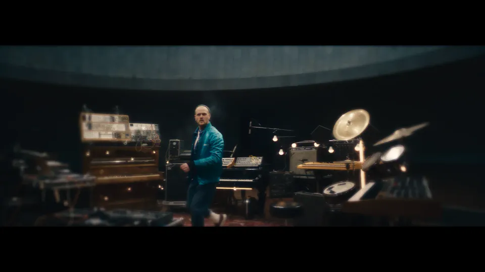 DJ — frame 2