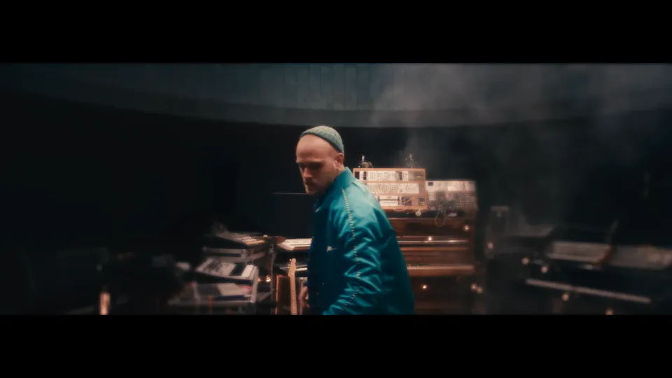 DJ — frame 5