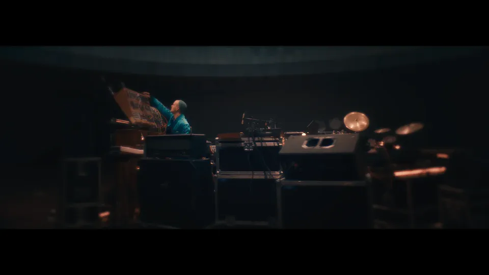 DJ — frame 9
